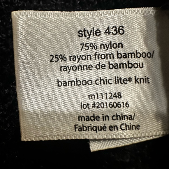 Barefoot Dreams CozyChic Lite Island Wrap size L/XL in Black. Used; barely worn - Picture 6 of 6